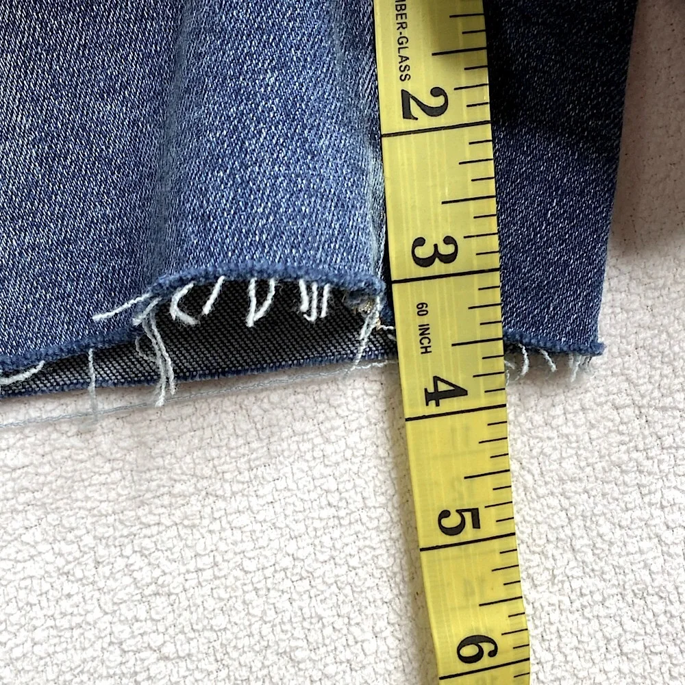 Judy Blue Los Angeles Mid-Rise Semi-Cuffed Raw Hem Denim Shorts Size (XL) - Picture 7 of 14